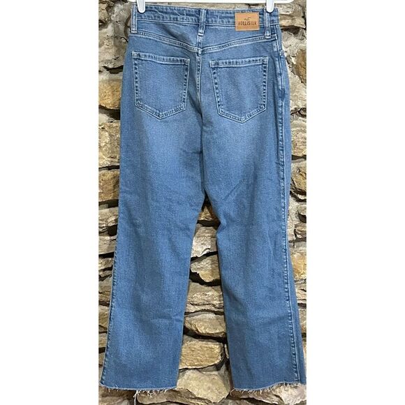 Women's NWT Hollister Ultra High Rise Straight Leg Distressed Dad Jeans Size 2S/ - Picture 4 of 6
